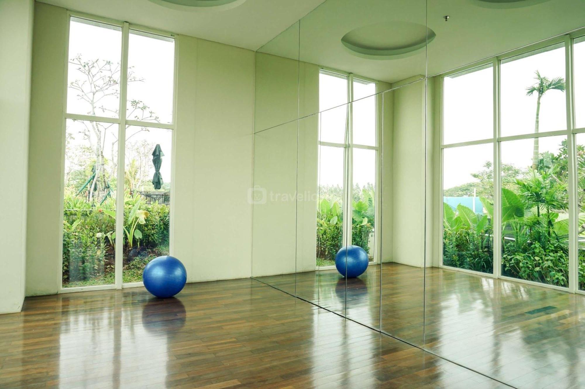 And Homey 1br At Citralake By Travelio Apartemen